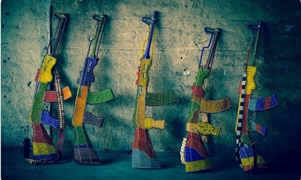 Вязаные АК-47 зимбабвийских умельцев