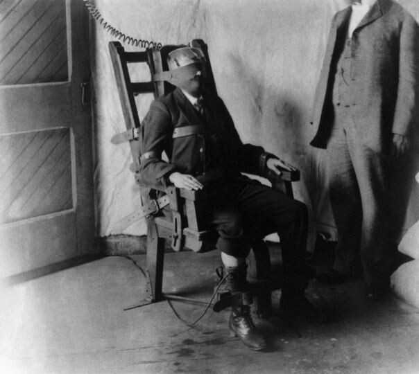 Первые испытания электрического стула на заключенном приговоренному к смерти. США, 1956 год.