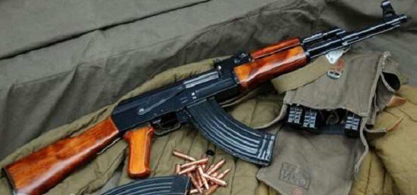 В Николаеве таксист отобрал автомат у пьяных военных