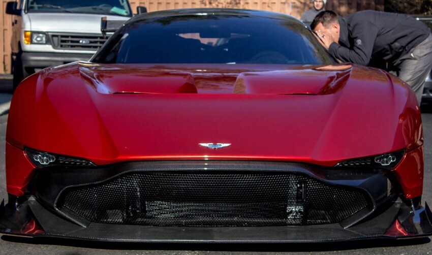 Первые гиперкары Aston Martin Vulcan отправились к своим владельцам
