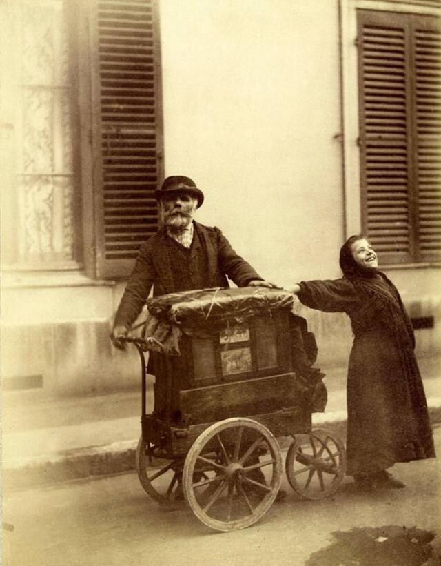 4. $686 500. Эжен Атже, «Уличный музыкант», 1898-1899 годы.
