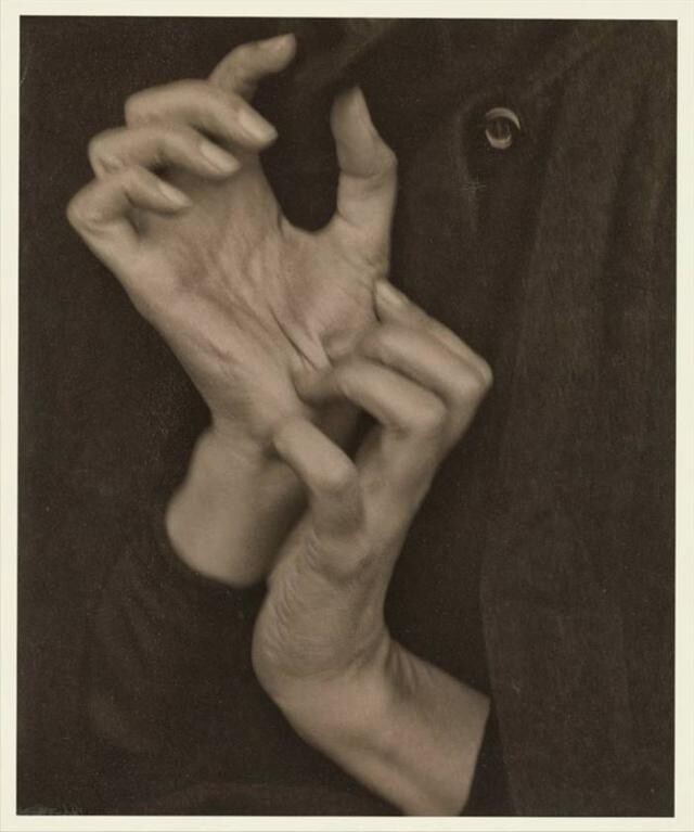 9. $1 470 000. Альфред Стиглиц, «Джорджия О’Киф (руки)», 1919 год.