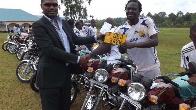 В Уганде клуб подарил игрокам мотоциклы 