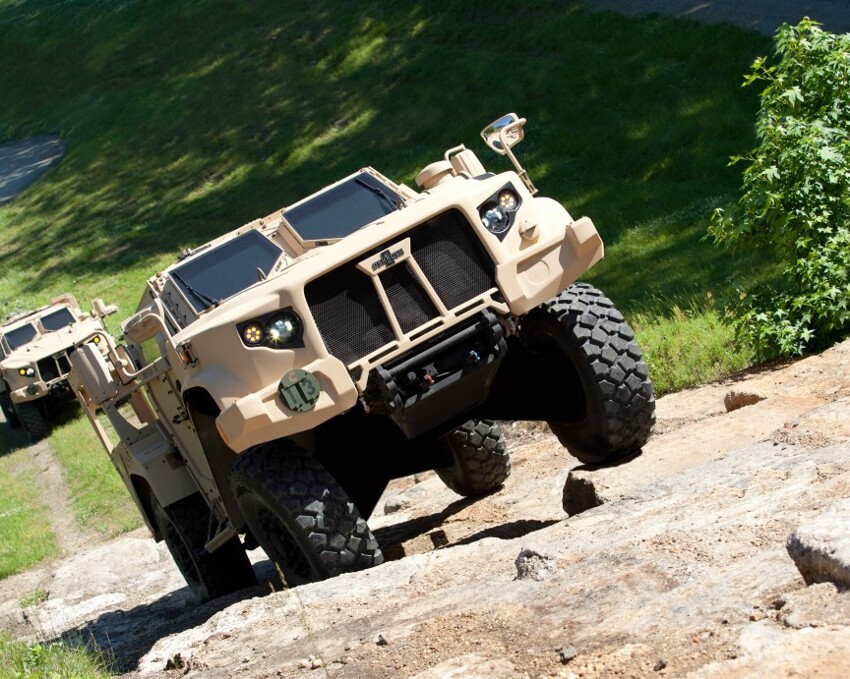 5. Вездеход Oshkosh L-ATV