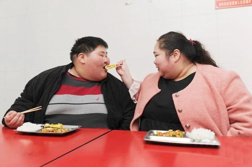 Эти супруги настолько толстые, что не могут заниматься любовью