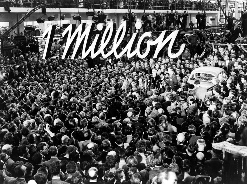 12. 1955 год — Volkswagen отмечает выпуск миллионного «Жука».