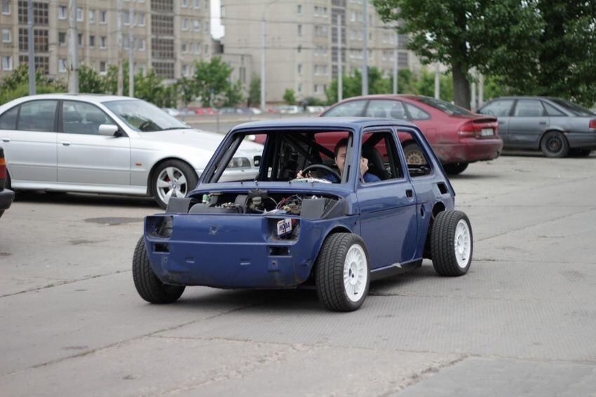 Очень горячая малютка - Fiat 126p