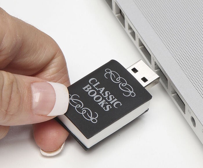 14. USB-носитель, на который можно закачать тысячи электронных книг