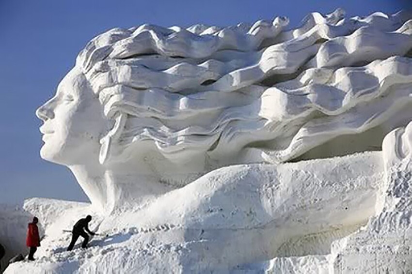 При создании этих невероятных скульптур не использовалось ничего, кроме снега