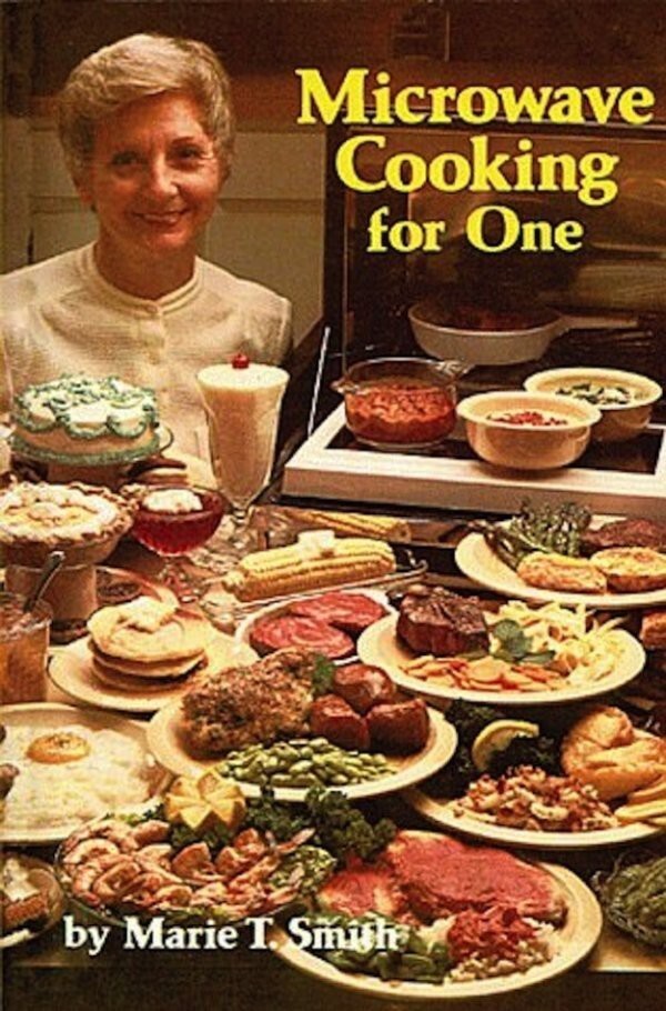 18. Самая грустная кулинарная книга: Блюда в микроволновке на одну персону