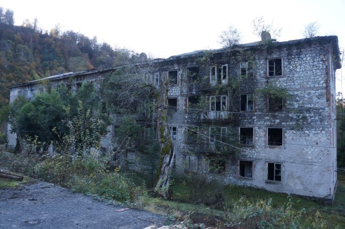 Ткварчели - город во власти природы 