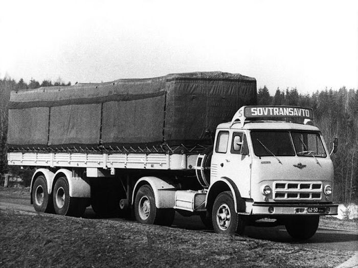 Все началось в середине 60х, были созданы два филиала, в Москве и Ленинграде, перевозки осуществлялись на МАЗах и Skodaх.