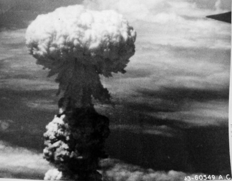 Ядерный гриб над Нагасаки, 9 августа 1945 года