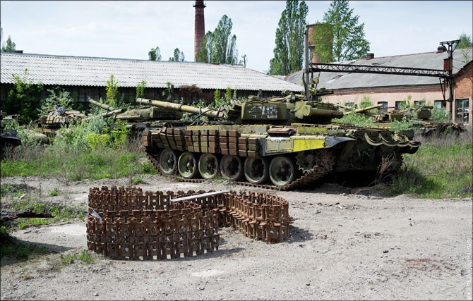 Полузаброшенный бронетанковый ремонтный завод