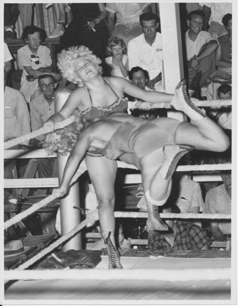 Девушки рестлеры, 1954 г.
