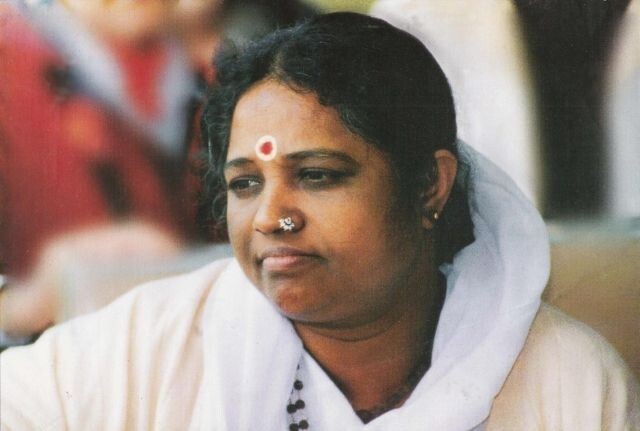 Признанная гуру индуизма Мата Амританандамайи за свою жизнь обняла более 30 миллионов человек   