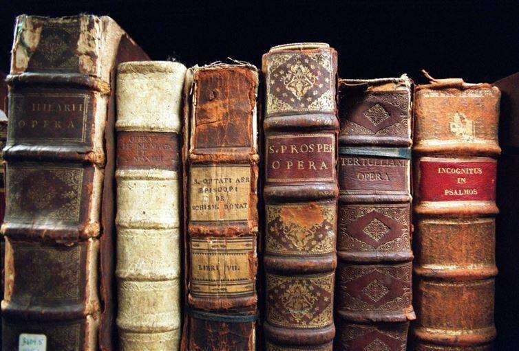 Предотвратит появление запаха у старых книг