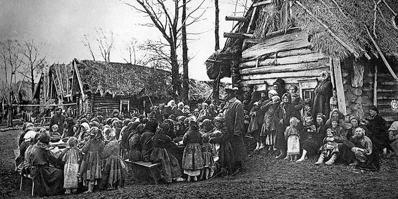 Самым многочисленным сословием в царской России было крестьянство. Конфессии в имперской России: православных — 69.5%, мусульман — 11.1%, католиков — 9.1%, иудеев — 4.2%.