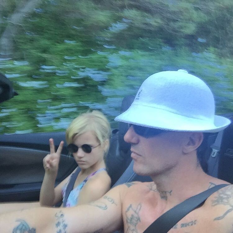 Sixteen — счастливая дочка Ninja и Yo-Landi (группа Die Antwoord)