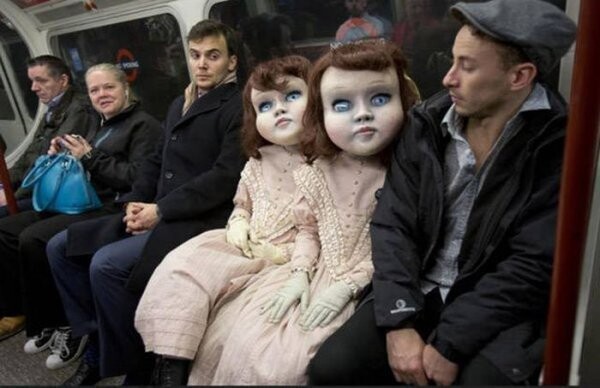 Куклы в лондонском метро 