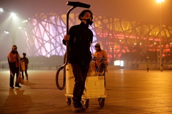 Этот кирпич был сделан из пыли, содержащейся в Пекинском смоге