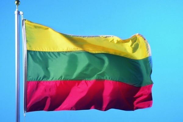 Литва За продуктовой помощью выстроились огромные очереди  
