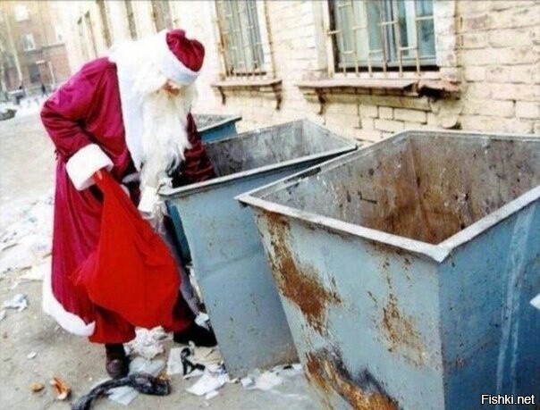 Тем временем, Дед Мороз собирает подарки для тех, кто плохо себя вёл