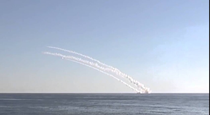 Российские войска с подлодок стреляют крылатыми ракетами по ДАИШ! 