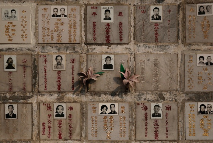 Как власти Гонконга пытаются решить проблему с нехваткой мест для захоронения праха умерших людей