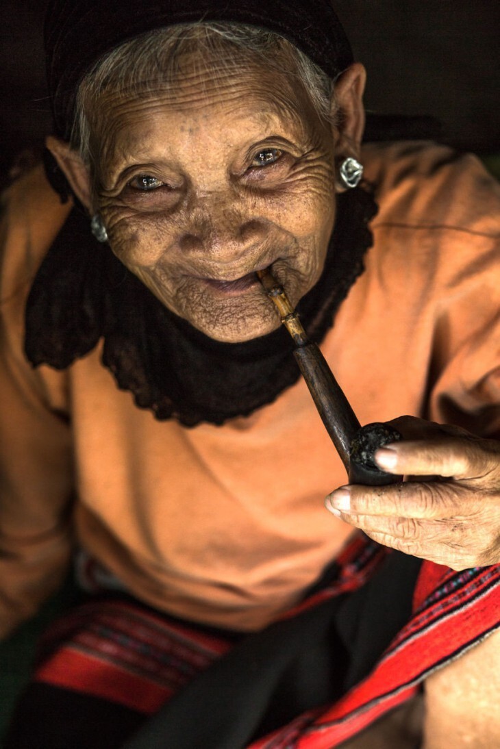 Пожилая женщина из народа па ко (Вьетнам)