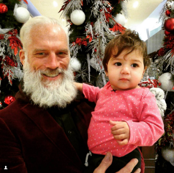В Канаде завелся сексуальный Санта Клаус, и его полюбили не только дети