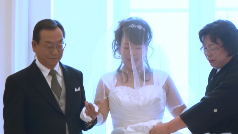 8 лет назад он узнал, что не может жениться на женщине своей жизни. Принятое им решение заставило плакать всю Японию