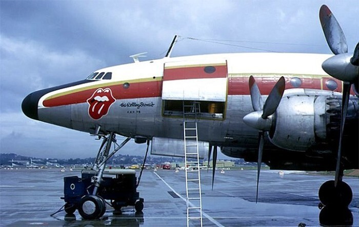 5. Старый самолет, на котором раньше летала группа The Rolling Stones