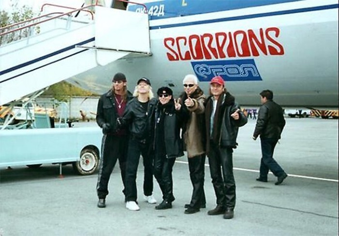 21. Арендованный для российских гастролей группы Scorpions Як-42