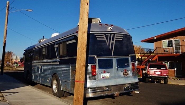 27. Доживший до наших дней гастрольный автобус группы Van Halen из 80-х 