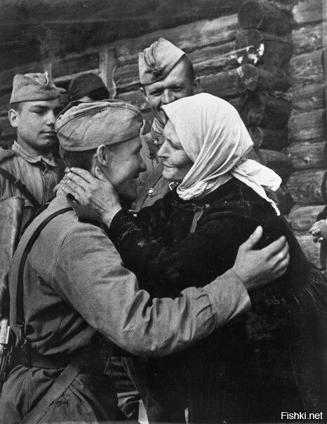 Советский солдат встретился с матерью