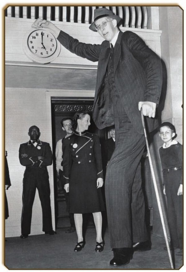 10.  Роберт Вадлоу (Robert Wadlow)