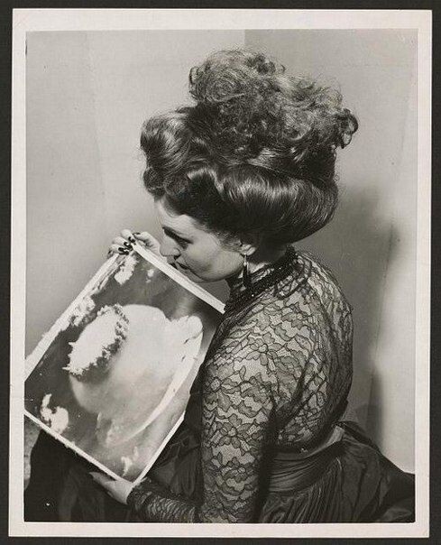 Причёска "ядерный гриб", 1951 г.