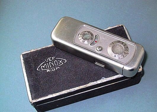 Minox.