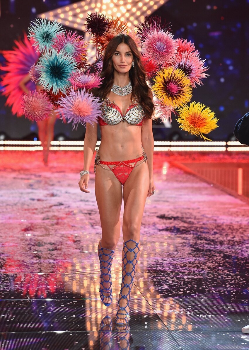 Все наряды с показа моды Victoria's Secret Fashion Show 2015