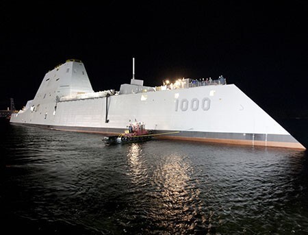 «Это какой-то… позор!» Новейший корабль ВМФ США не смог самостоятельно добраться до порта приписки
