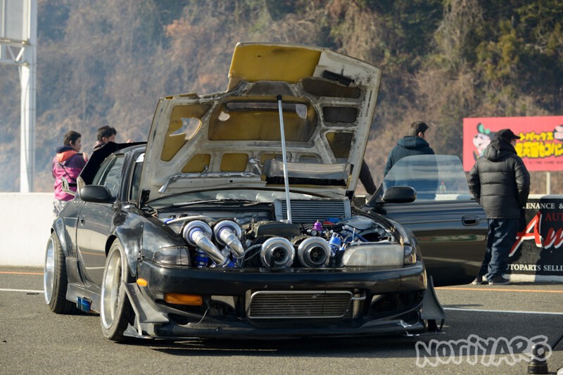 1. Недавно на гоночной трассе Nikko Circuit в Японии был представлен в своем роде уникальный автомобиль – Nissan Silvia S14 от Caroline Racing. Источник: