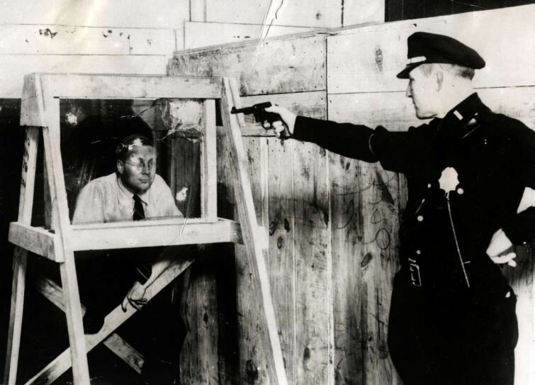 Тестирование пуленепробиваемого стекла, США, 1931 г.