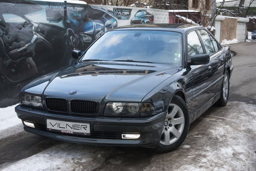 Продается стильная BMW 7-й серии 2001 года