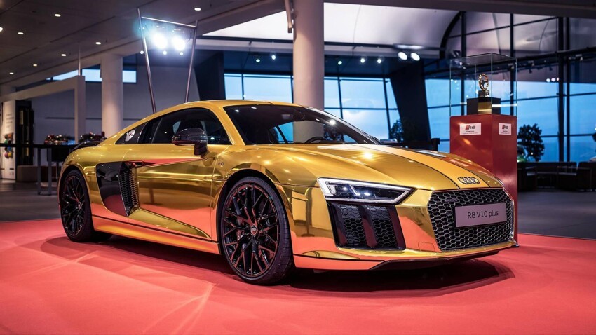 Блестящий и золотой Audi R8 V10 Plus