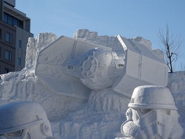 Снежная скульптура для фанатов "Звездных войн"