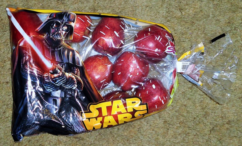 1. Начнем с того, что уже появились яблоки "Звездные войны"...