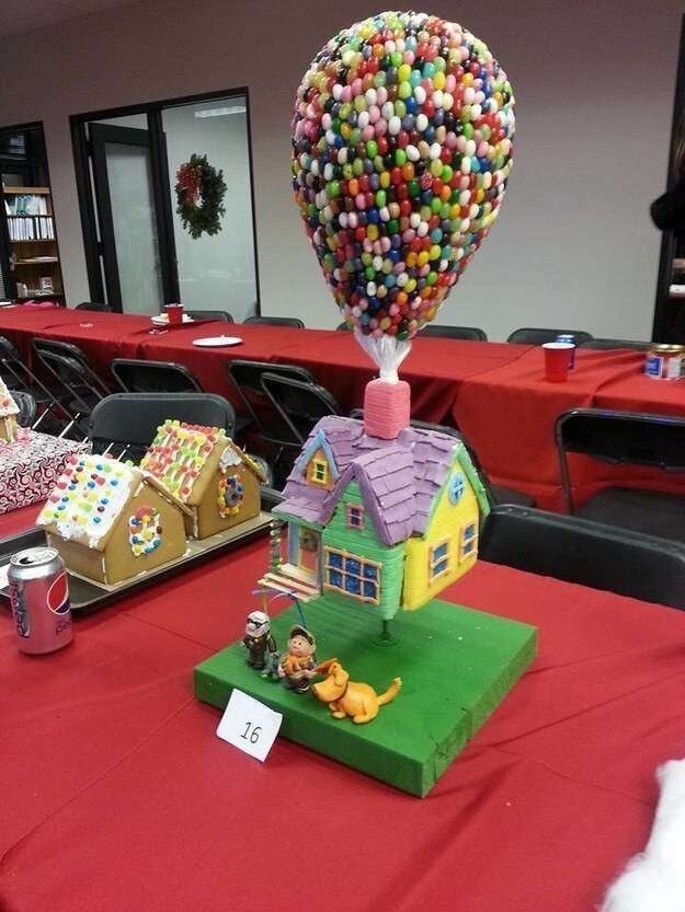 1. Потрясающий домик из мультфильма "Вверх" с воздушными шариками из конфет