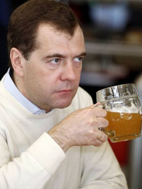 Как руководители государств пьют пиво