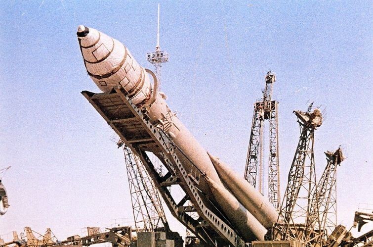 "Восток-1" готовят для первого запуска человека в космос, Байконур, 12 апреля 1961 года